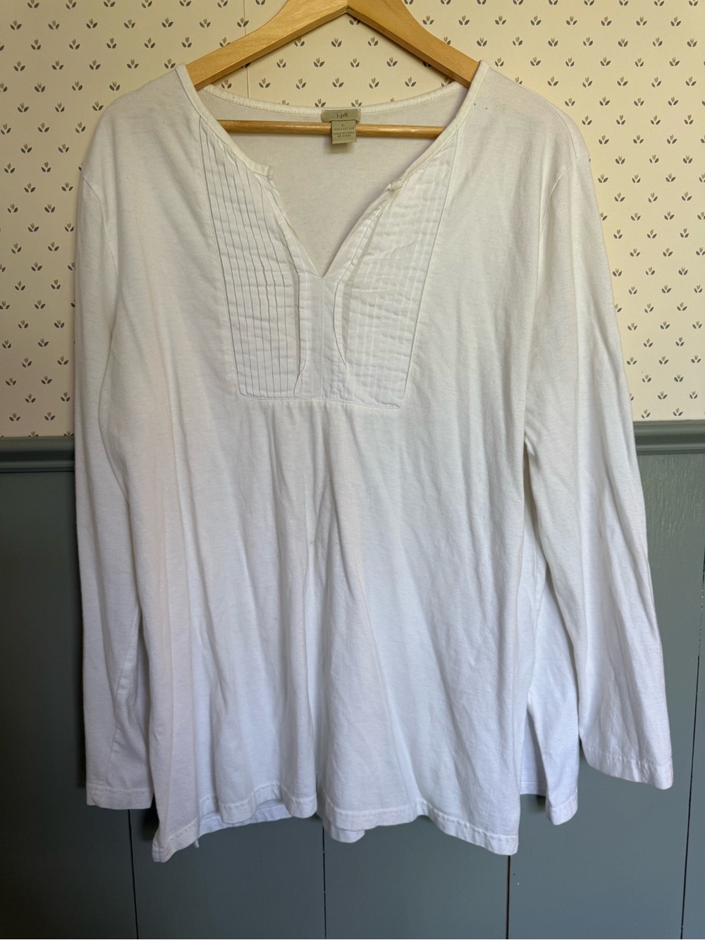 J.Jill White Long-Sleeve Pintuck V-Neck Top
